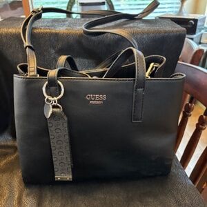 Guess leather satchel (NWOT) handbag adjustable should strap